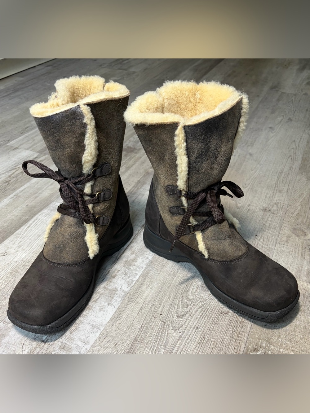 La Canadienne Brown Shearling Suede Waterproof Lace Up Boots size 9.5